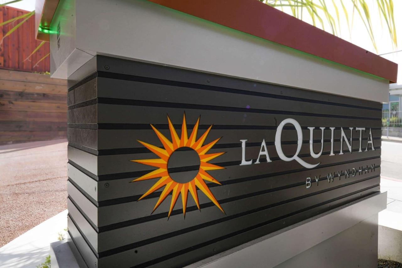 La Quinta Inn & Suites By Wyndham Santa Cruz Exteriör bild