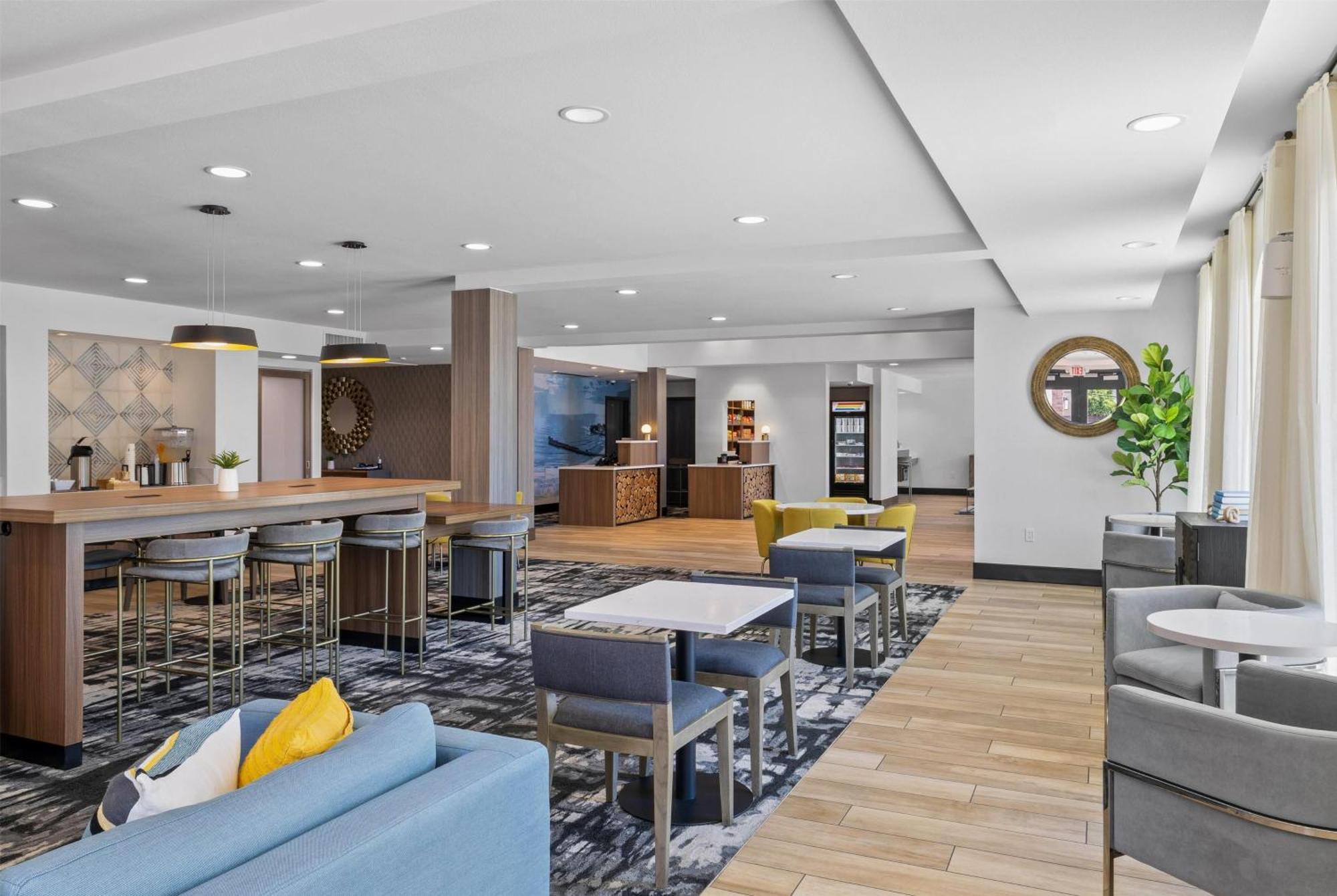 La Quinta Inn & Suites By Wyndham Santa Cruz Exteriör bild