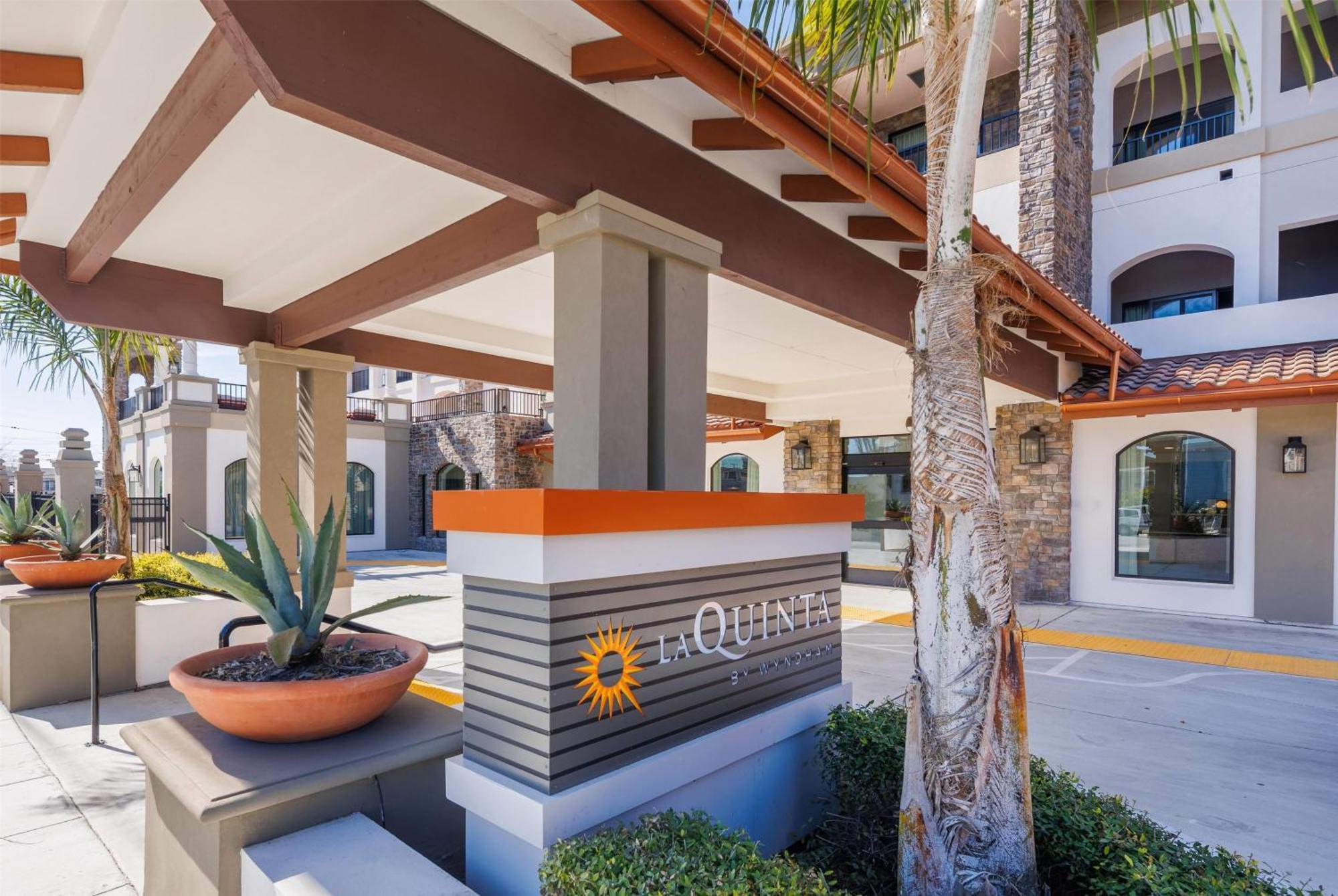 La Quinta Inn & Suites By Wyndham Santa Cruz Exteriör bild